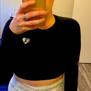 Women’s Best M black work out crop top.